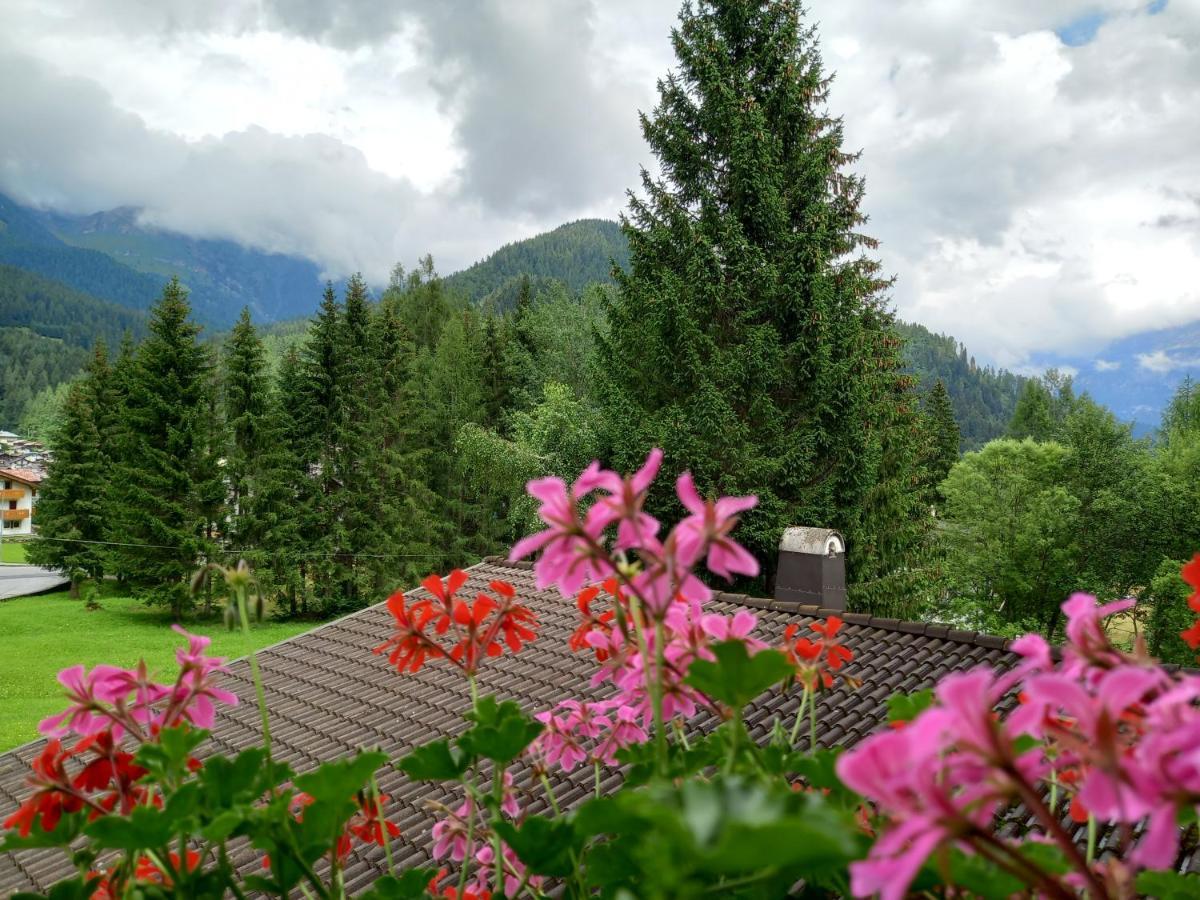 Albergo Scoiattolo ฟัลกาเด ภายนอก รูปภาพ