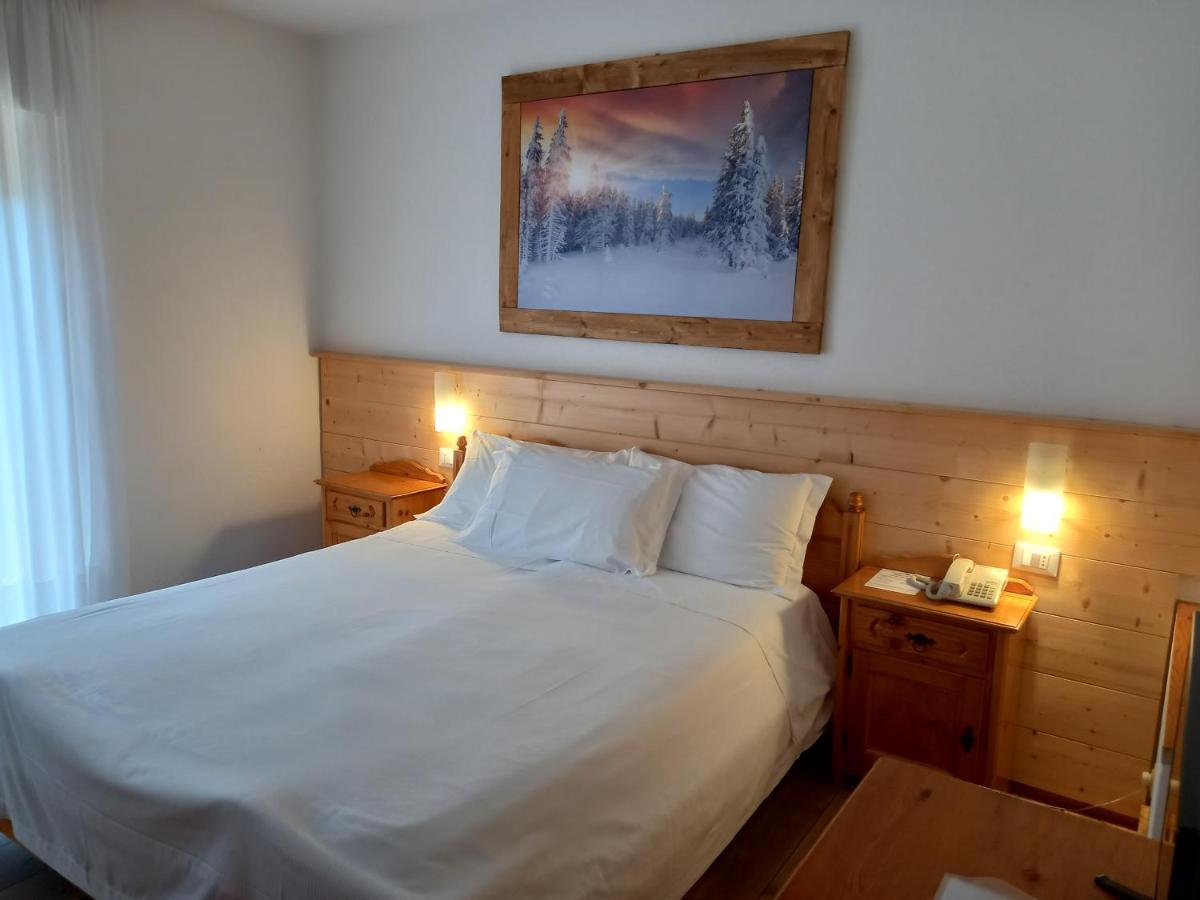 Albergo Scoiattolo ฟัลกาเด ภายนอก รูปภาพ