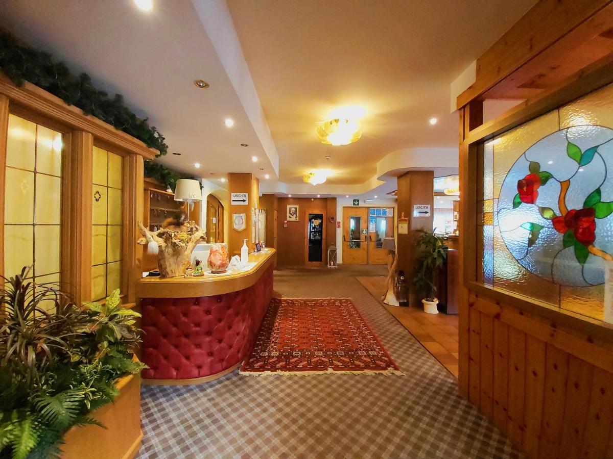 Albergo Scoiattolo ฟัลกาเด ภายนอก รูปภาพ