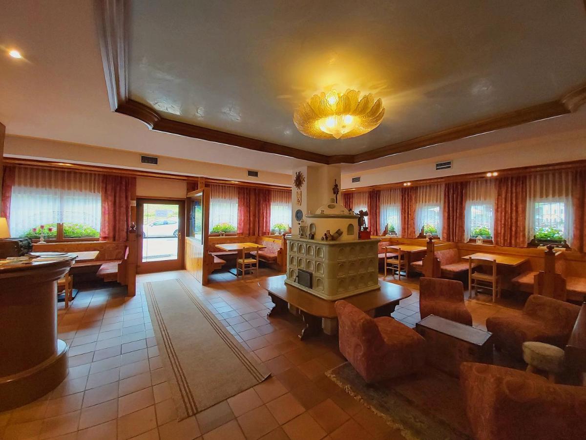 Albergo Scoiattolo ฟัลกาเด ภายนอก รูปภาพ