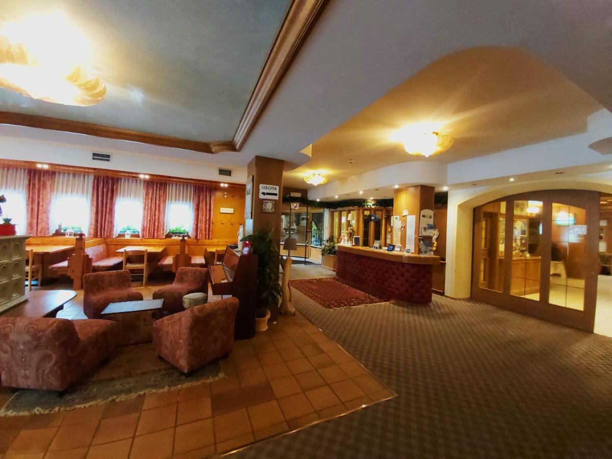 Albergo Scoiattolo ฟัลกาเด ภายนอก รูปภาพ