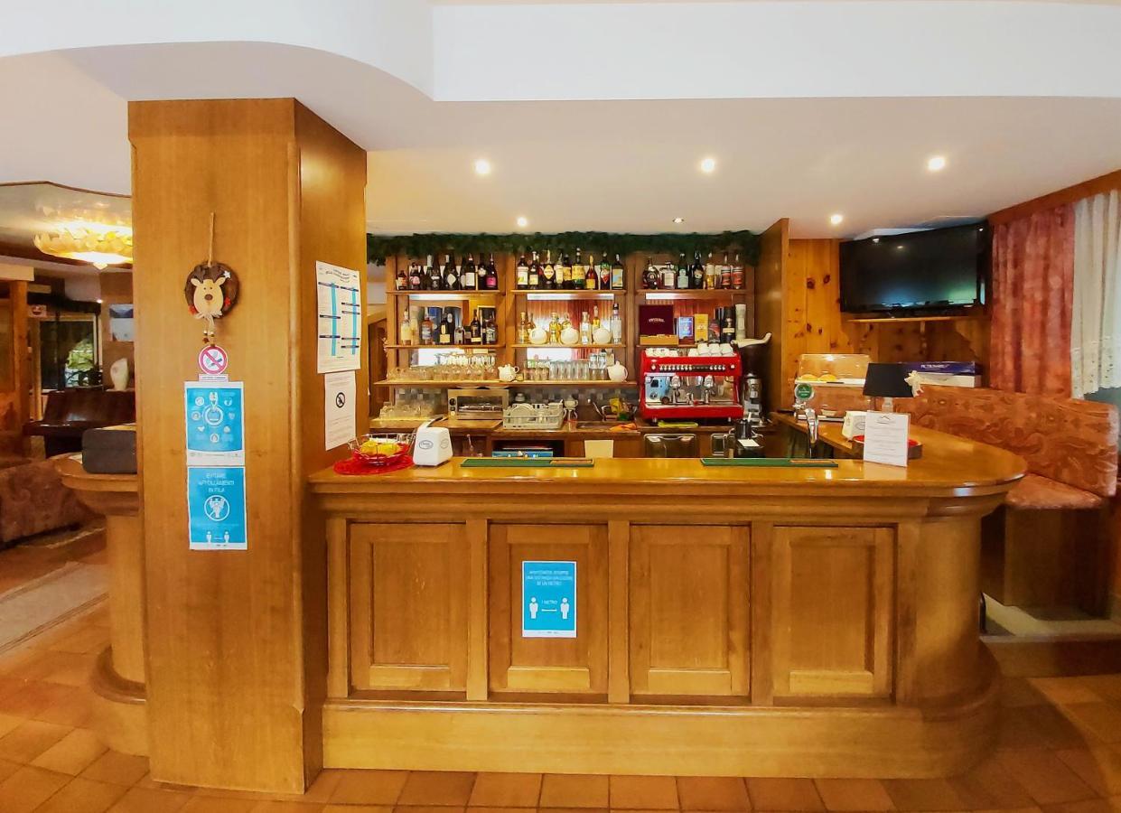 Albergo Scoiattolo ฟัลกาเด ภายนอก รูปภาพ
