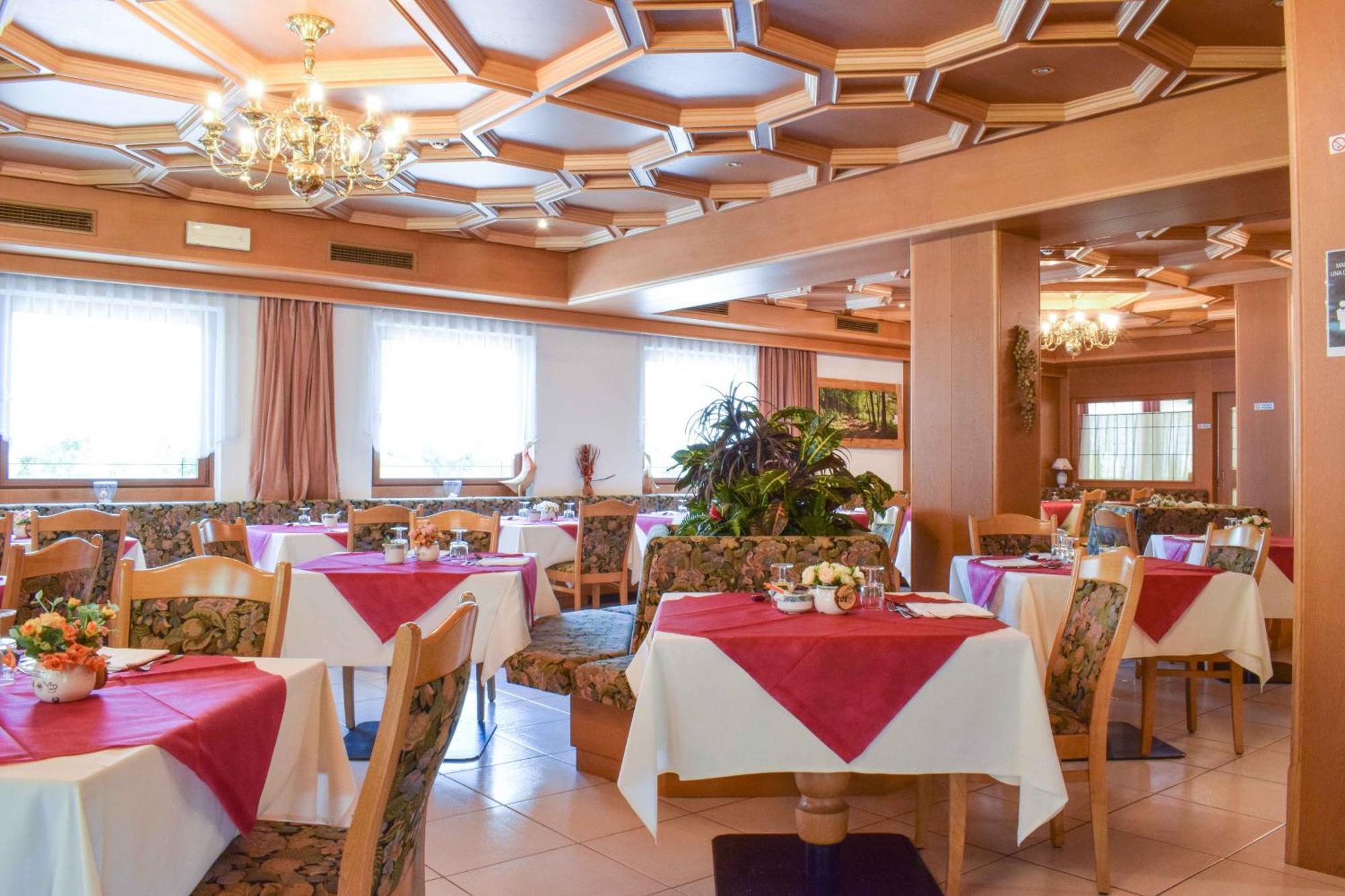Albergo Scoiattolo ฟัลกาเด ภายนอก รูปภาพ