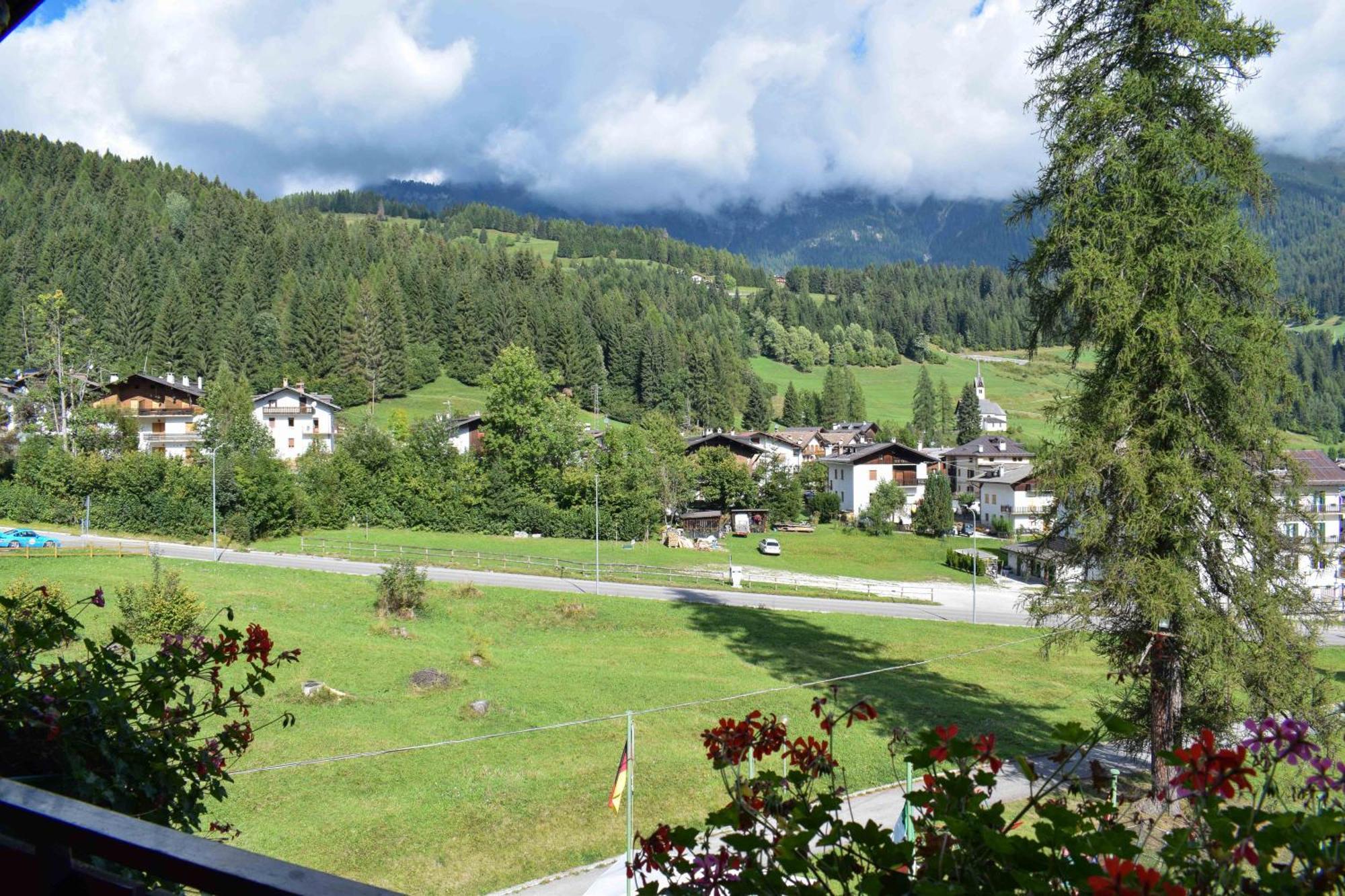 Albergo Scoiattolo ฟัลกาเด ภายนอก รูปภาพ