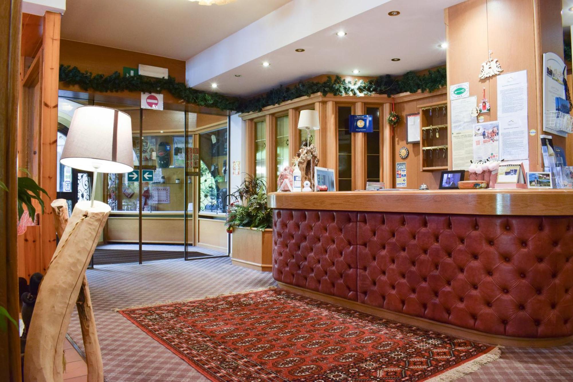 Albergo Scoiattolo ฟัลกาเด ภายนอก รูปภาพ