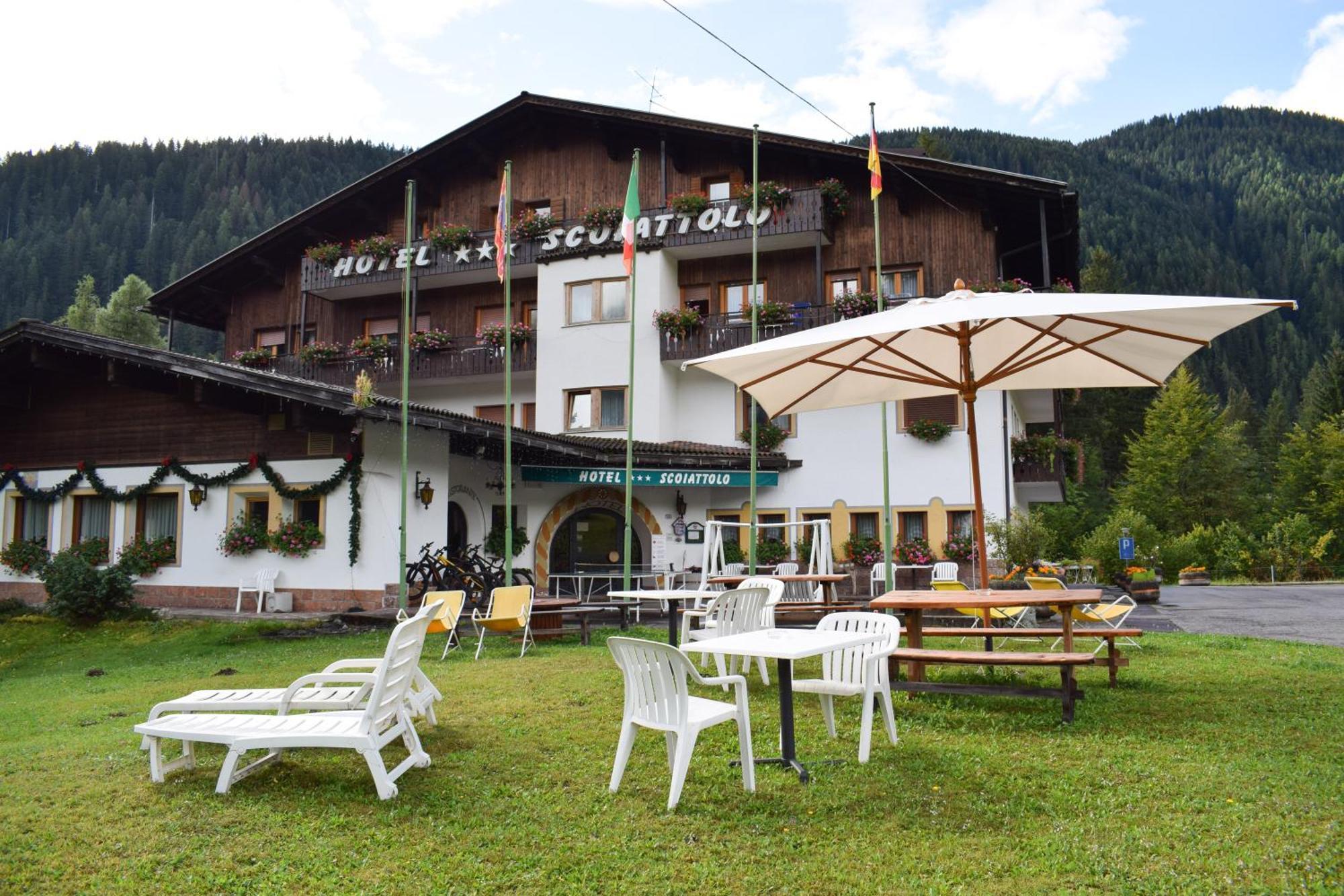 Albergo Scoiattolo ฟัลกาเด ภายนอก รูปภาพ