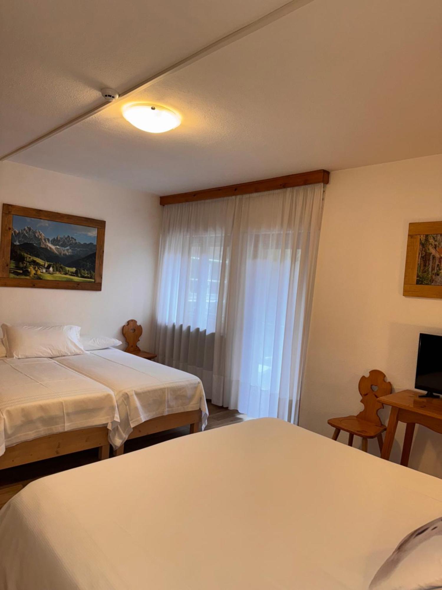 Albergo Scoiattolo ฟัลกาเด ภายนอก รูปภาพ