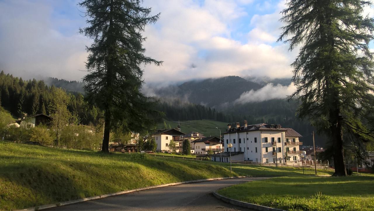 Albergo Scoiattolo ฟัลกาเด ภายนอก รูปภาพ