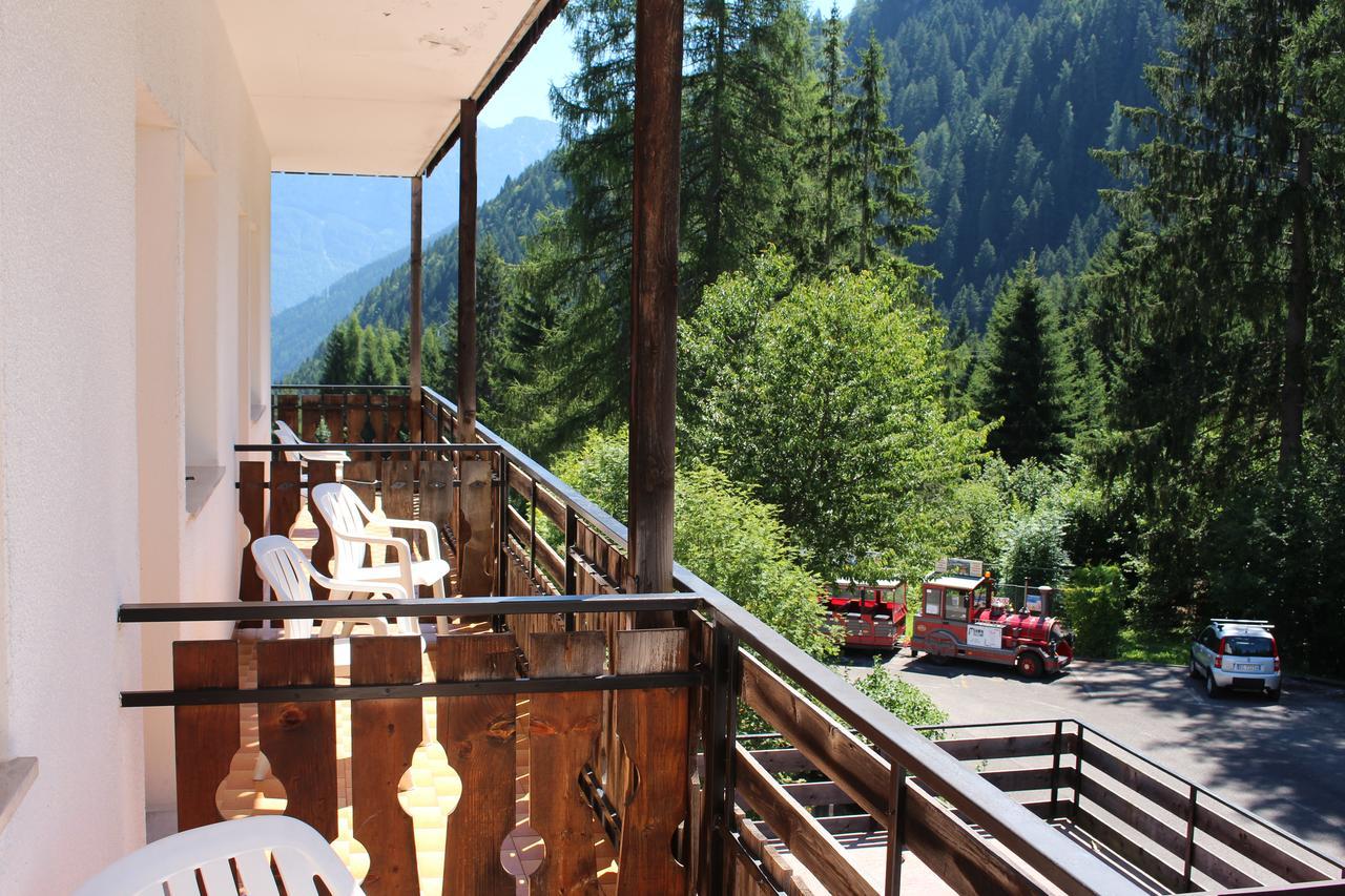 Albergo Scoiattolo ฟัลกาเด ภายนอก รูปภาพ